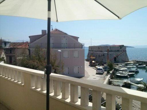 Studio Apartment Mala Plaza Kastela Exterior photo