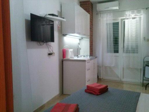 Studio Apartment Mala Plaza Kastela Exterior photo